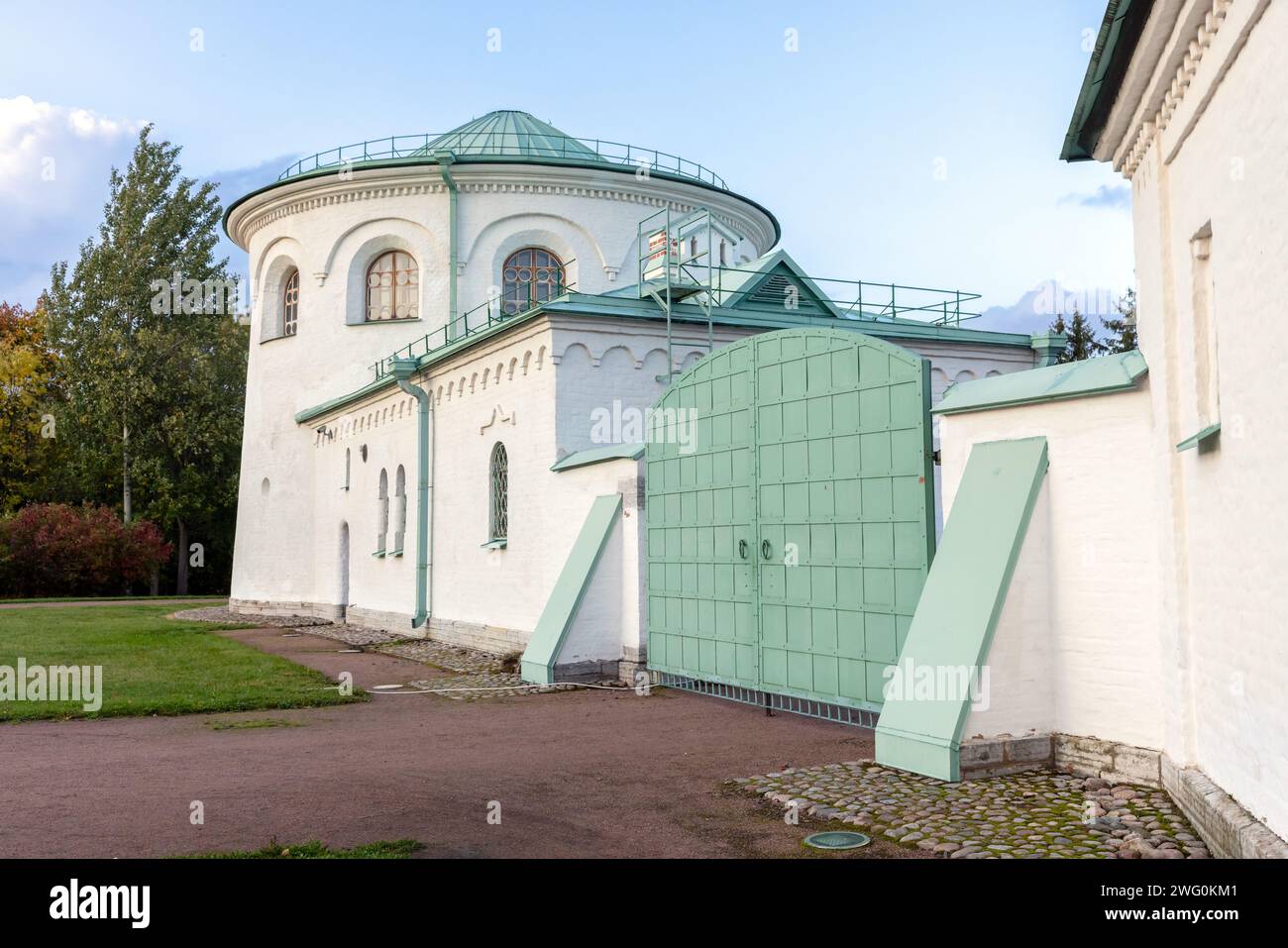 Außenansicht von Ratnaya Palata, Zarskoje Selo, Russland. Das Gebäude wurde 1913 errichtet, um einer altrussischen Festung zu ähneln und ein Museum russischer M zu beherbergen Stockfoto