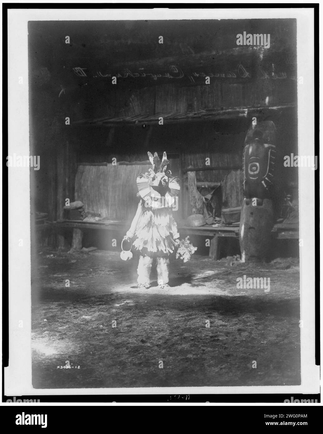 Maskierte Tänzerin, Cowichan, 1913. Stockfoto