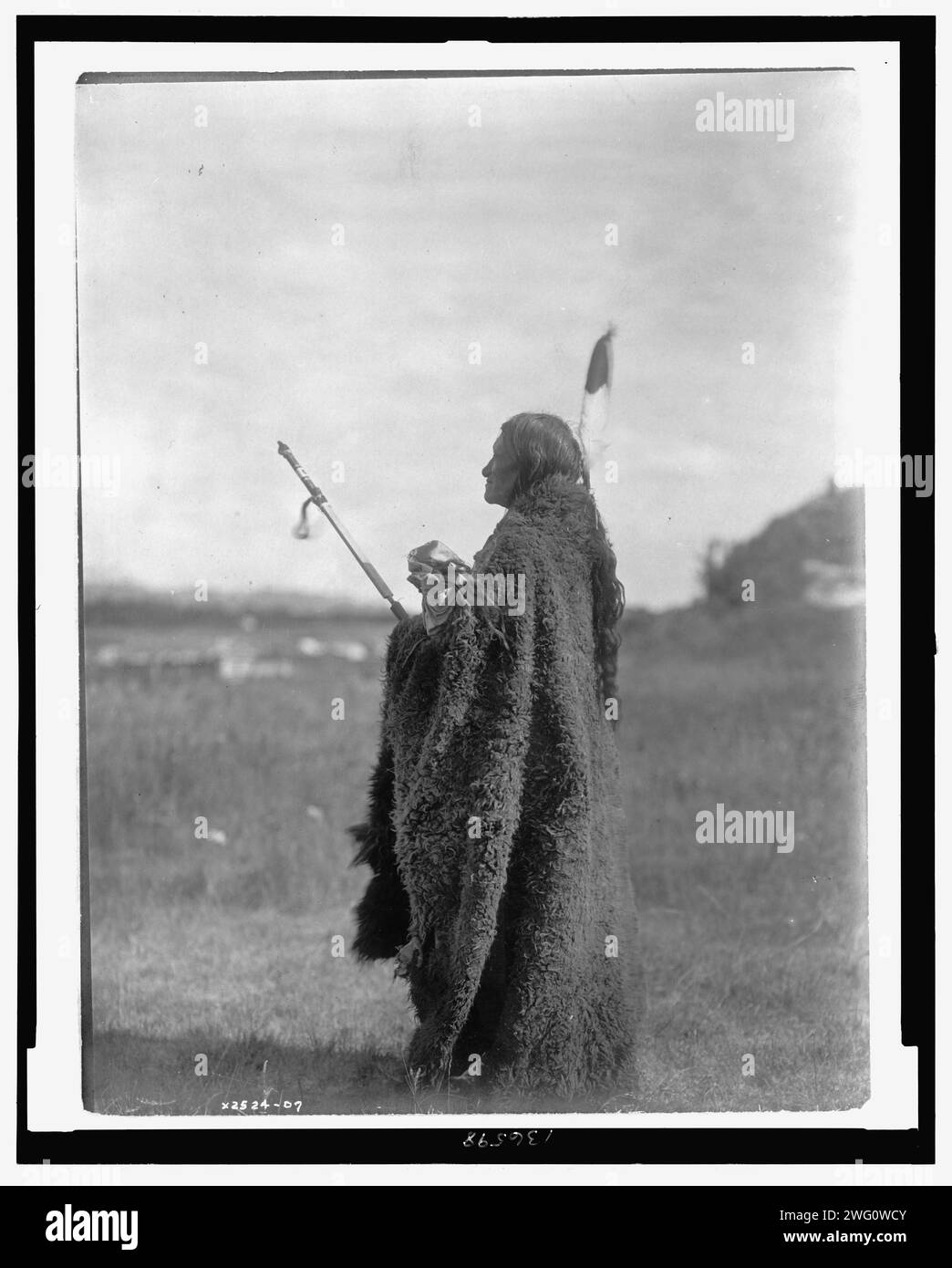HU Kalowa Pi Zeremonie, 1907. Das Foto zeigt Speichel, einen Oglala Sioux Priester, gekleidet für die Hu Kalowa Pi Zeremonie. Stockfoto