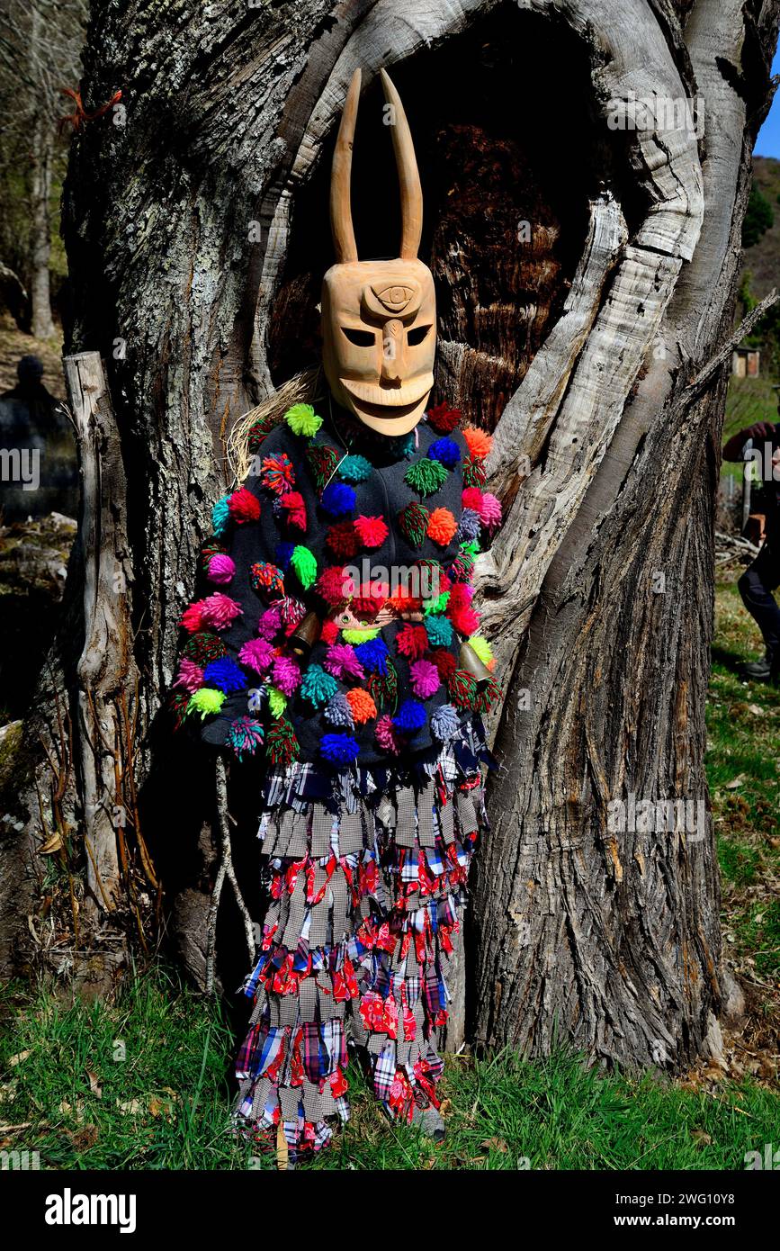 Maske von Lazarim (Lamego, Portugal) in Vibo Mask Meeting, Vilariño de Conso, Ourense, Spanien Stockfoto