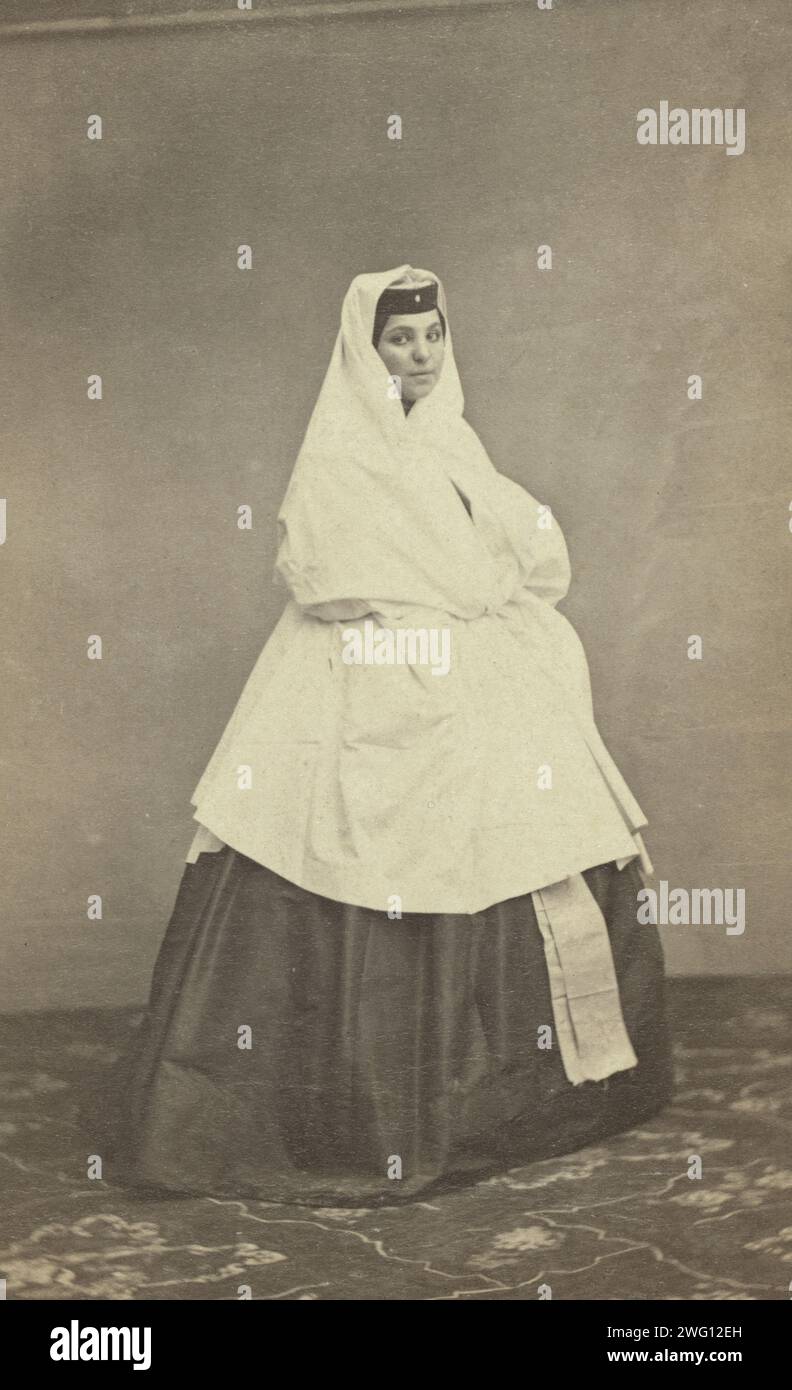Porträt der georgischen Frau, nach rechts gerichtet, zwischen 1870 und 1886. Stockfoto