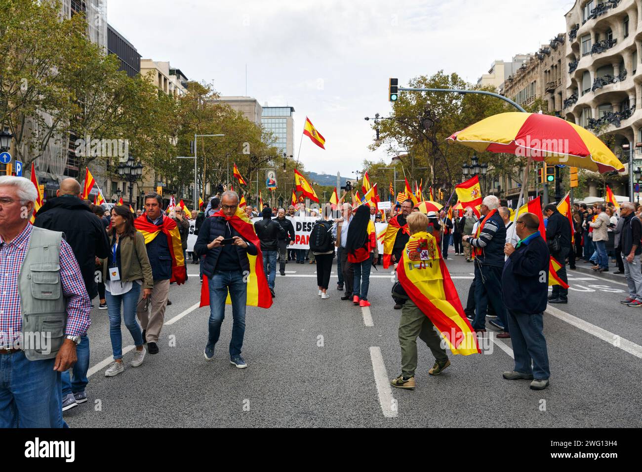 Menschenmenge bei Demonstration, spanische Feiertage, 12. Oktober 2016, Autonomie, Nationalismus, Barcelona, Spanien Stockfoto