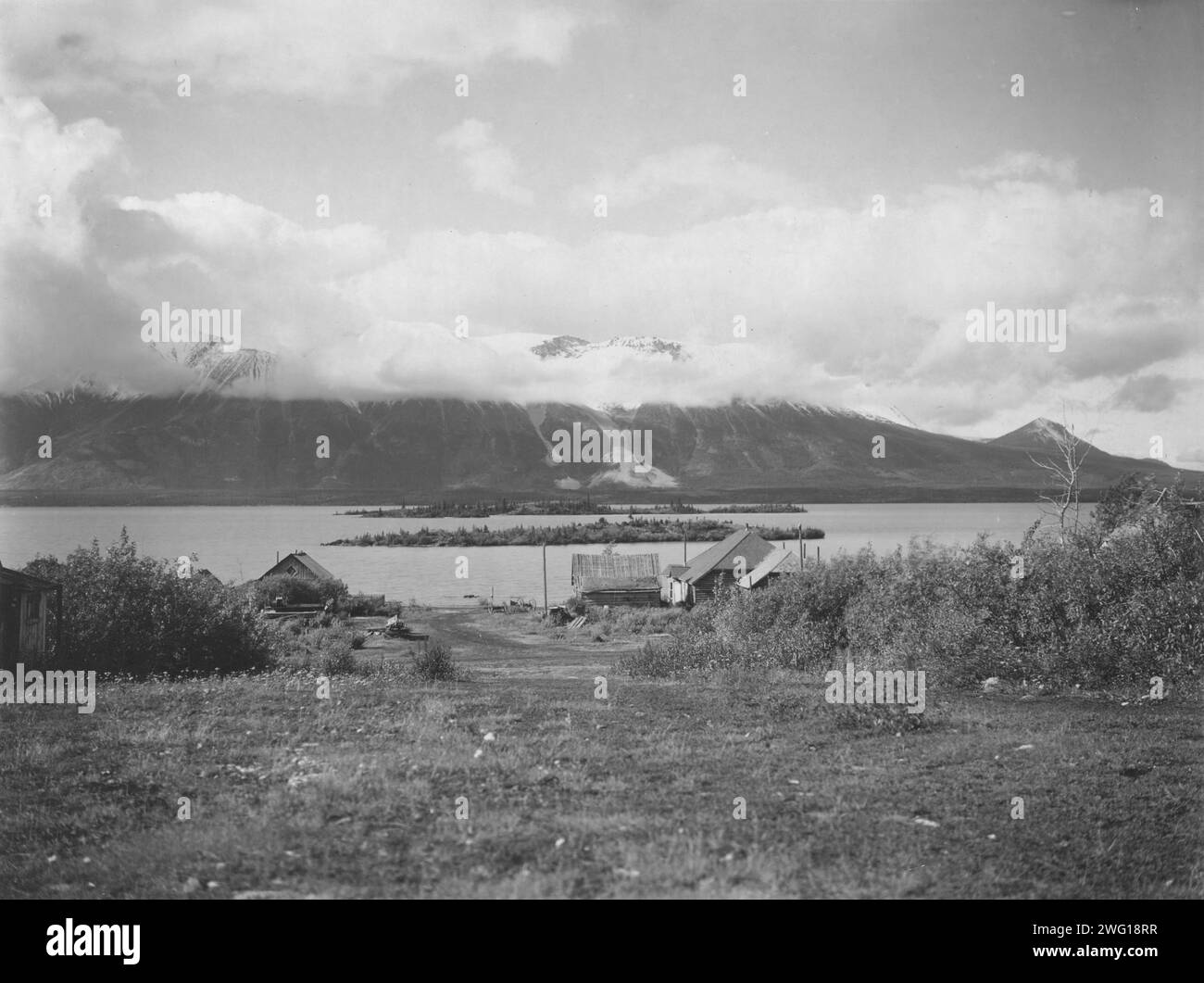 Lake Atlin, zwischen 1900 und 1927. Stockfoto