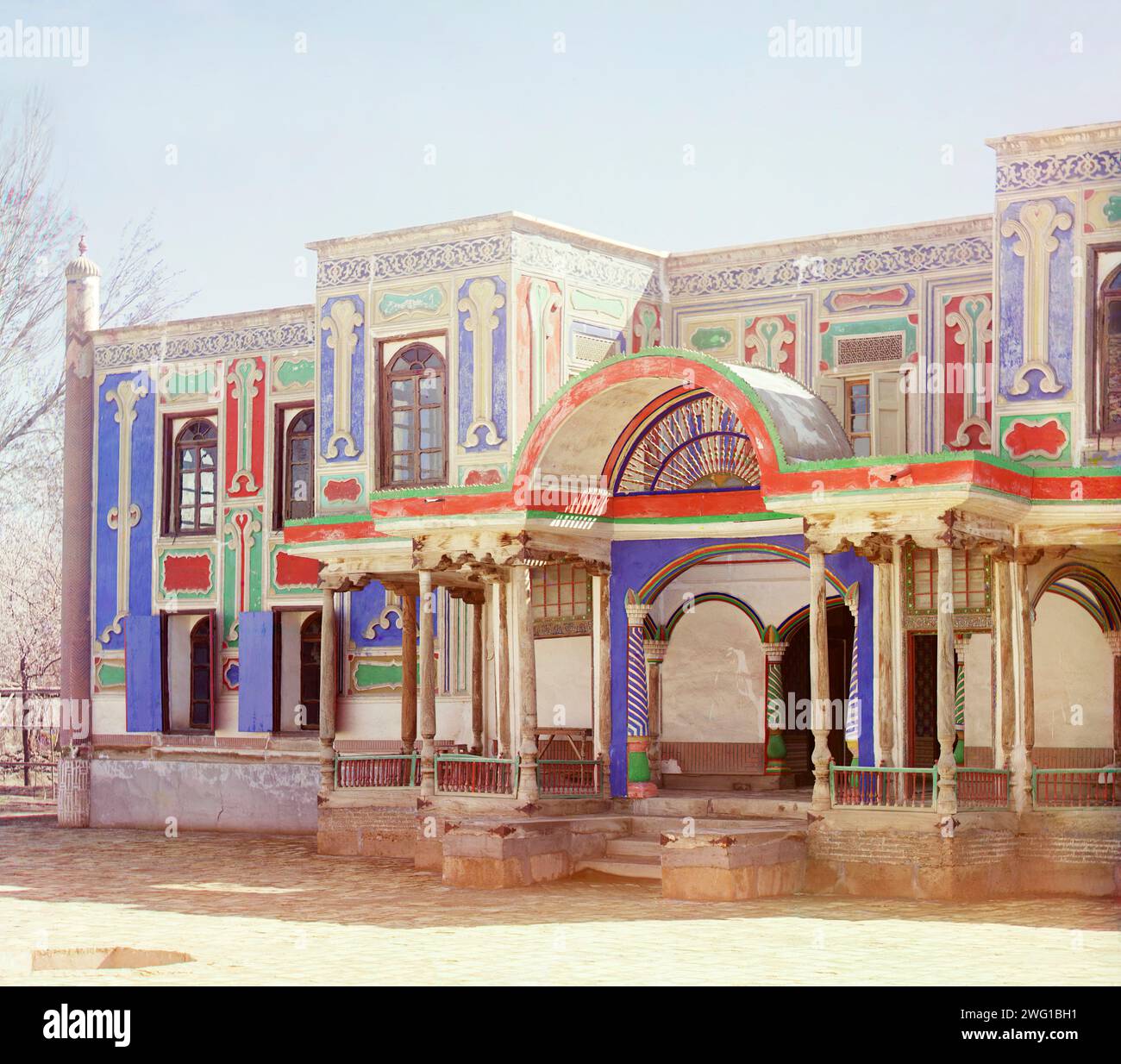 Palace - ein weiterer fa&#xe7;Ade, Buchara, zwischen 1905 und 1915. Der Bau des Shirbudun Palace begann um 1870. Es vereint architektonische Elemente aus Europa und dem Iran. Stockfoto