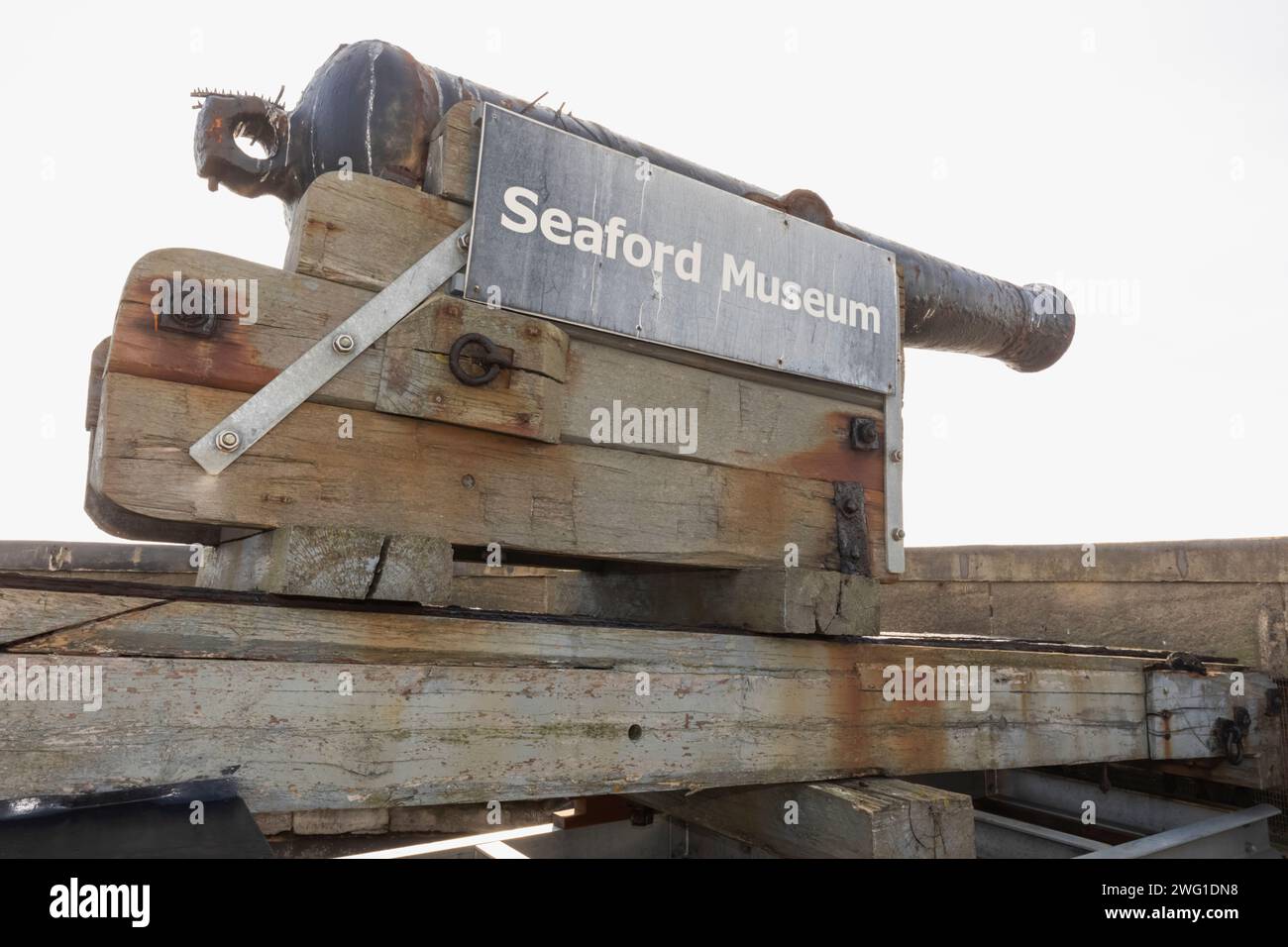 England, Sussex, East Sussex, Seaford, Seaford Museum, Die Historische Kanone Auf Dem Dach Stockfoto