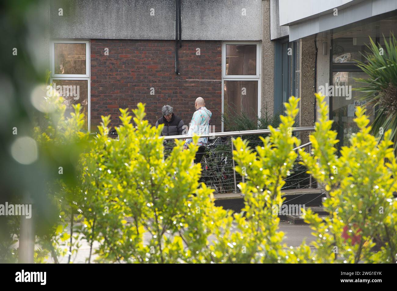 Maidenhead, Großbritannien. Februar 2024. Das 4-Sterne Maidenhead Holiday Inn ist seit April 2022 für die Öffentlichkeit geschlossen und wird zur Unterbringung von Asylbewerbern genutzt, die einen „Zufluchtsort“ beanspruchen. Den Migranten wird eine kostenlose Unterkunft und drei Mahlzeiten am Tag angeboten. Die vom Innenministerium getroffene was-Vereinbarung soll in absehbarer Zukunft erfolgen. Quelle: Maureen McLean/Alamy Live News Stockfoto