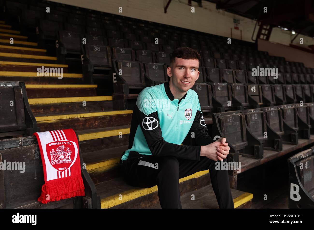 Barnsley, Großbritannien. Februar 2024. Conor Grant unterschreibt bis zum Ende der Saison den Barnsley FC als Leihgabe von MK Dons, mit der Option, den Umzug im Sommer in Oakwell, Barnsley, Großbritannien, am 2. Februar 2024 (Foto: Mark Cosgrove/News Images) in Barnsley, Großbritannien, am 2. Februar 2024 dauerhaft zu gestalten. (Foto: Mark Cosgrove/News Images/SIPA USA) Credit: SIPA USA/Alamy Live News Stockfoto