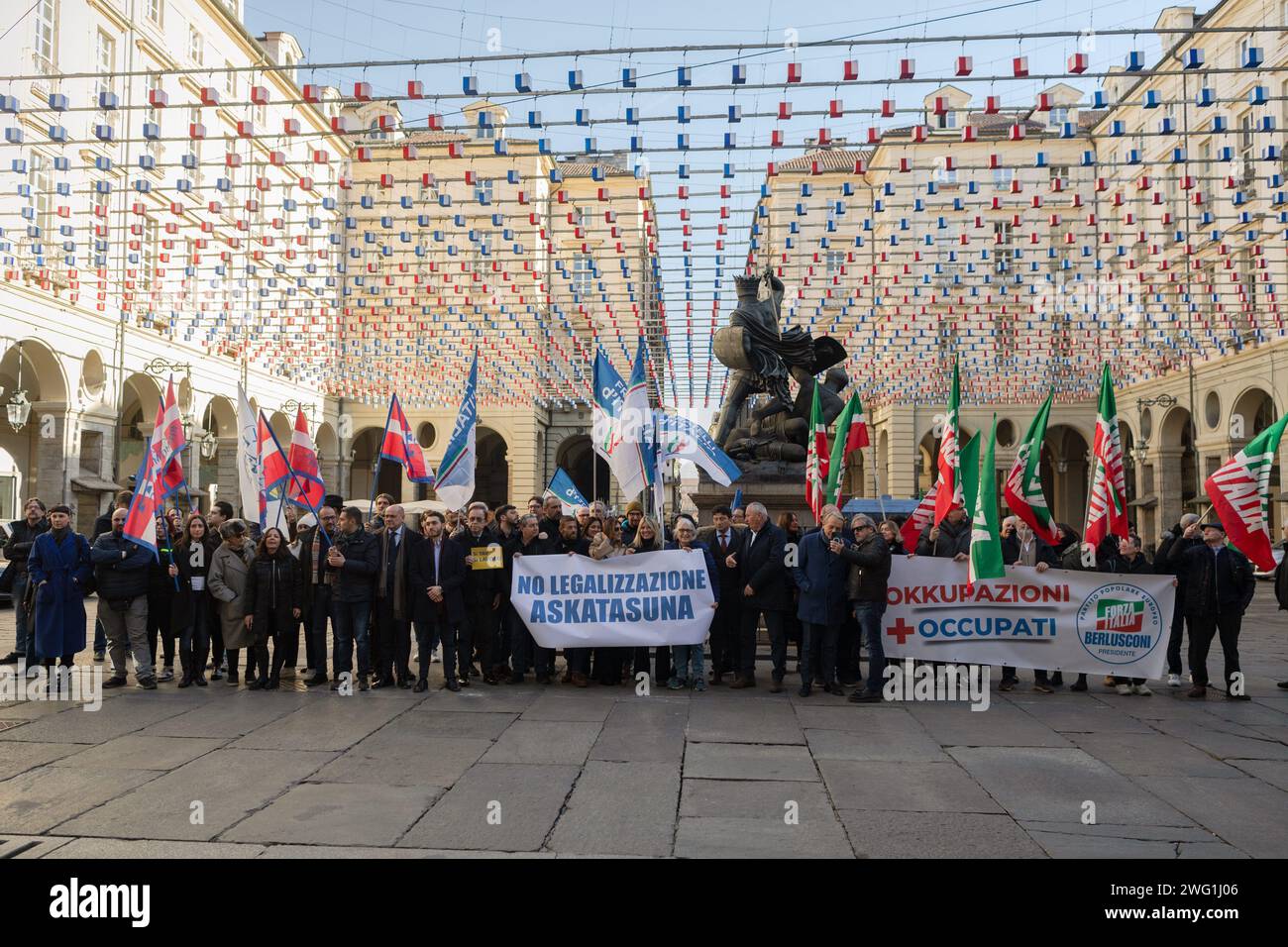 Torino, Italien. Februar 2024. Foto Marco Alpozzi/LaPresse 01 Febbraio 2024 - Torino, Italia - Croanca - Askatasuna: presidio "No legalizzazione Askatasuna" organizzato da Fratelli d'Italia, Lega e Forza ItaliaNella foto: un momento del presidio 01. Februar 2024 Turin, Italien - News - Askatasuna: "keine Legalisierung Askatasuna" Protest organisiert von Fratelli d'Italia, Lega und Forza Italia im Bild: ein Moment der Veranstaltung Credit: LaPresse/Alamy Live News Stockfoto