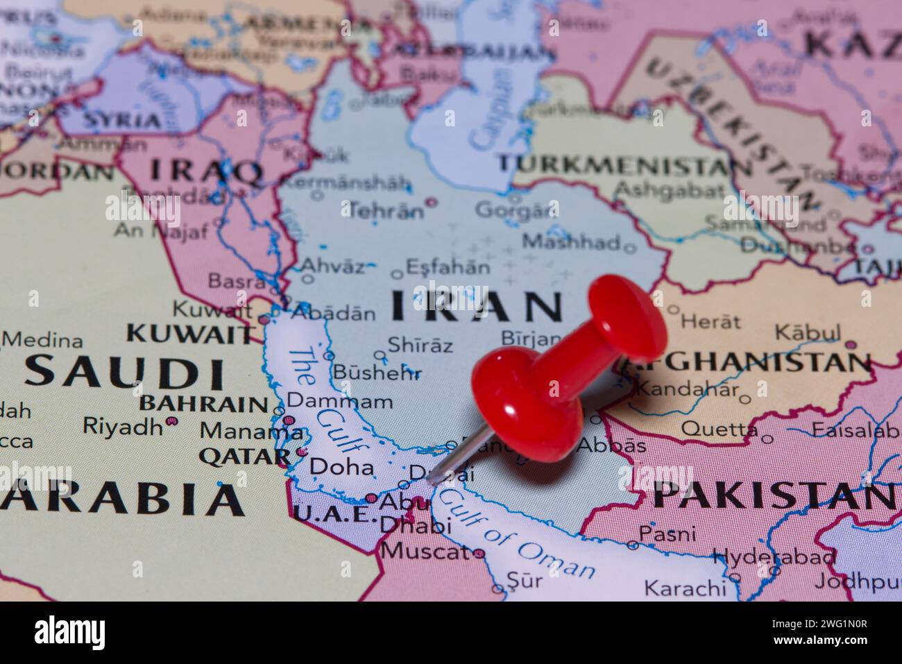 Die Straße von Hormuz, der Golf von Oman und der Iran waren auf einer politischen Karte festgehalten. Stockfoto