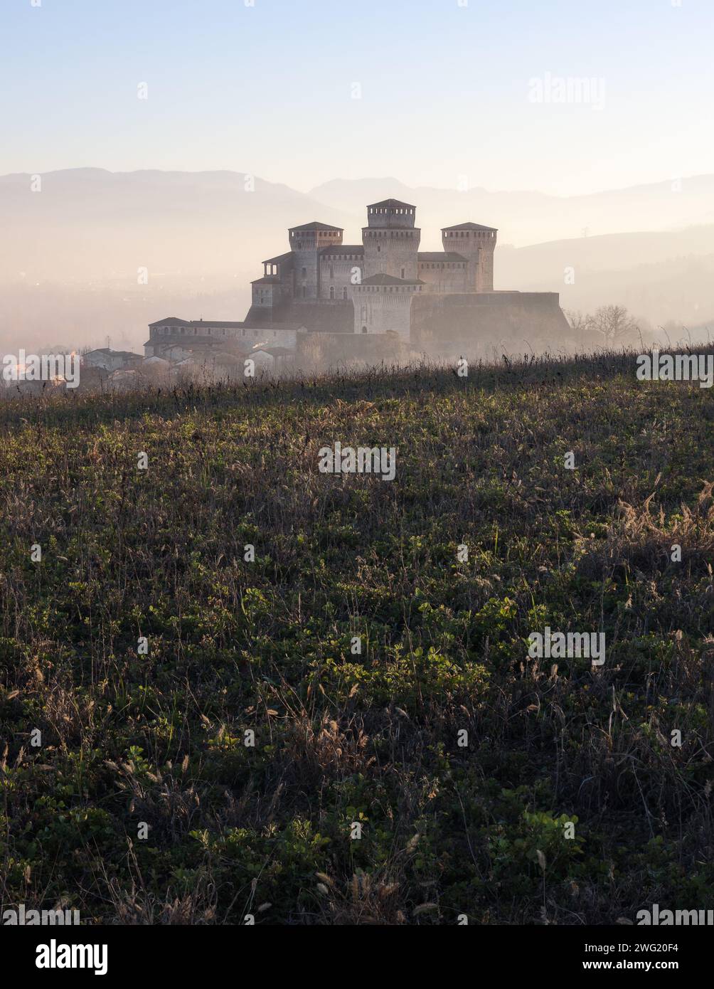 Märchenglühen: Schloss bei Sonnenuntergang Stockfoto