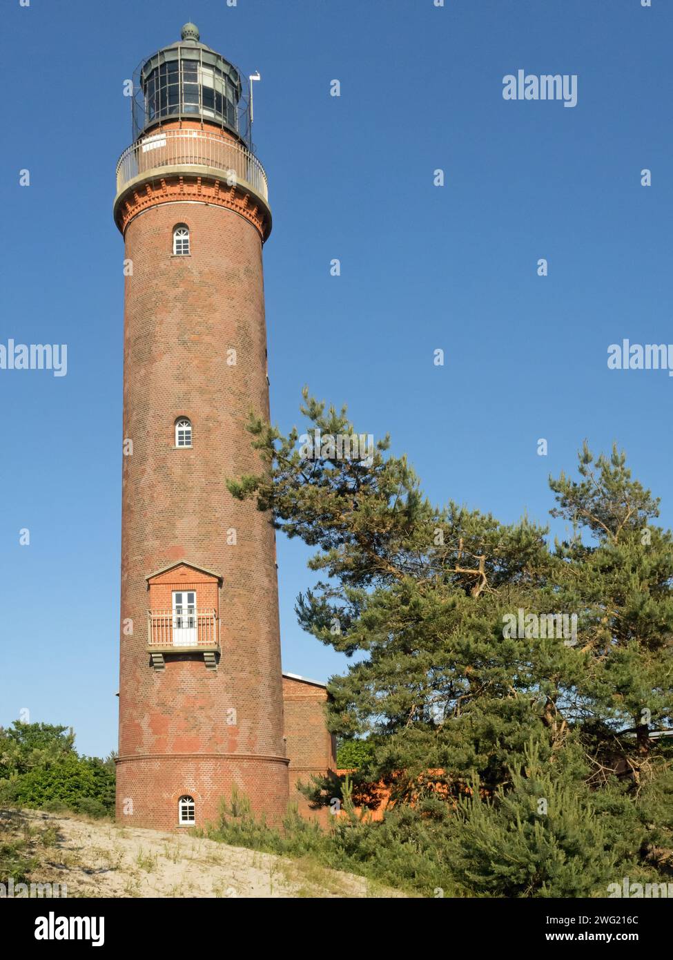 Außenansicht des historischen Leuchtturms Darßer Ort im Nationalpark Vorpommersche Lagune, Deutschland Stockfoto