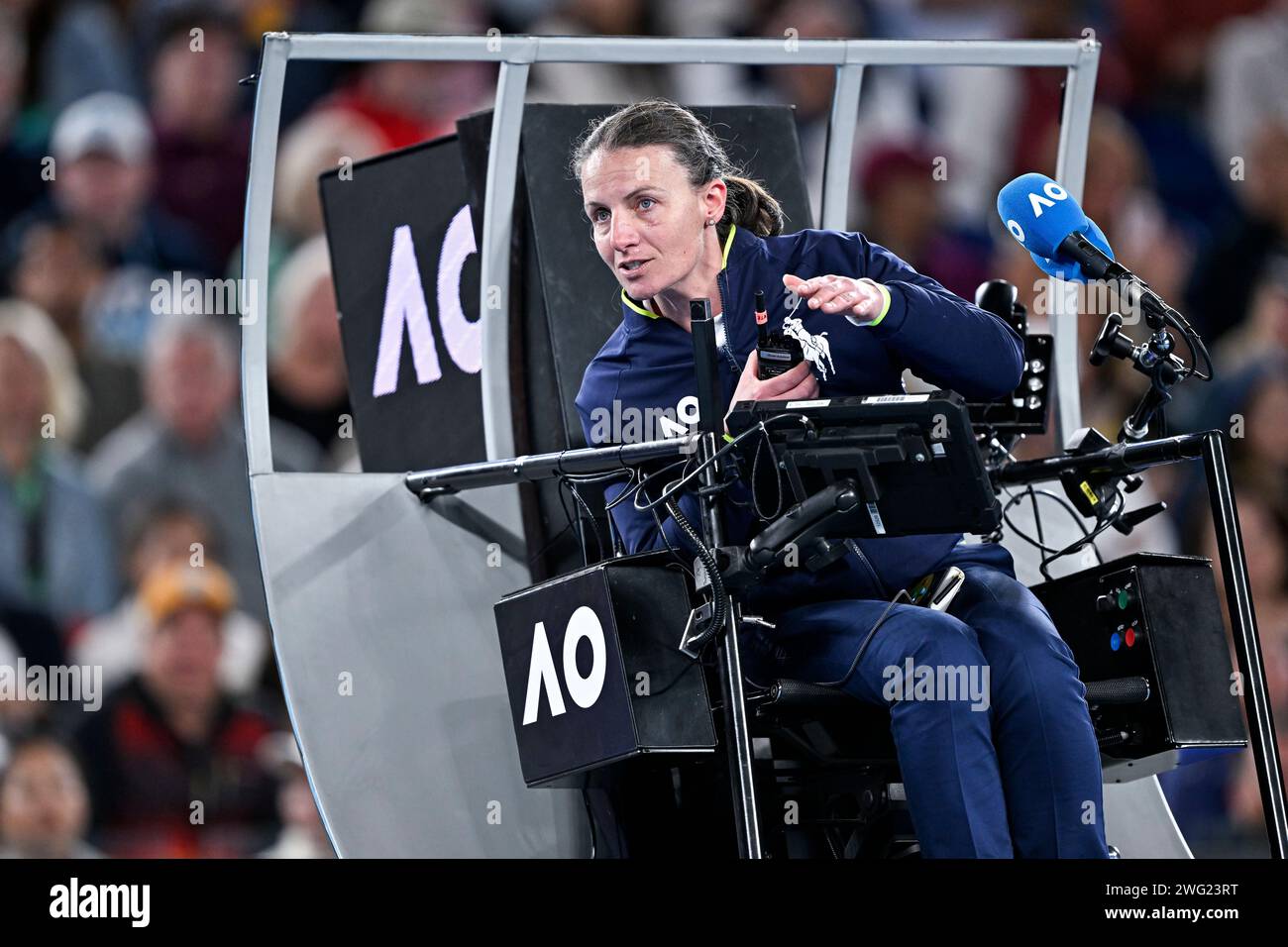 Melbourne, Australie. Januar 2024. Die Schiedsrichterin Eva Asderaki-Moore beim Australian Open AO 2024 Grand Slam Tennis Turnier am 26. Januar 2024 im Melbourne Park in Australien. Foto Victor Joly/DPPI Credit: DPPI Media/Alamy Live News Stockfoto