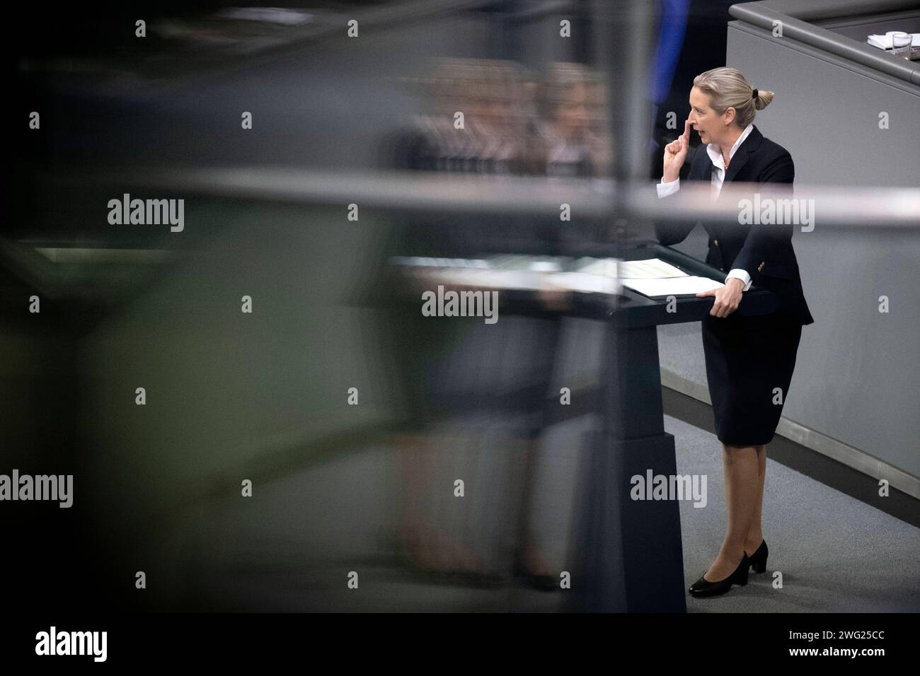 Alice Weidel - Bundestag DEU, Deutschland, Deutschland, Berlin, 31.01.2024 Rede von Alice Weidel , AfD Alternative für Deutschland, waehrend der Debatte bei einer Sitzung des Deutschen Bundestages ueber die Regierungserklaerung an den Bundestag zur Haushaltsentscheidung im Deutschen Bundestag in Berlin, Deutschland en: Rede von Alice Weidel , AfD , Alternative für Deutschland, während der Debatte auf einer Sitzung des Deutschen Bundestages über die Regierungserklärung an den Bundestag zum Haushaltsbeschluss in Berlin *** Alice Weidel Bundestag DEU, Deutschland, Deutschland, Berlin, 31 01 2024 Rede Stockfoto