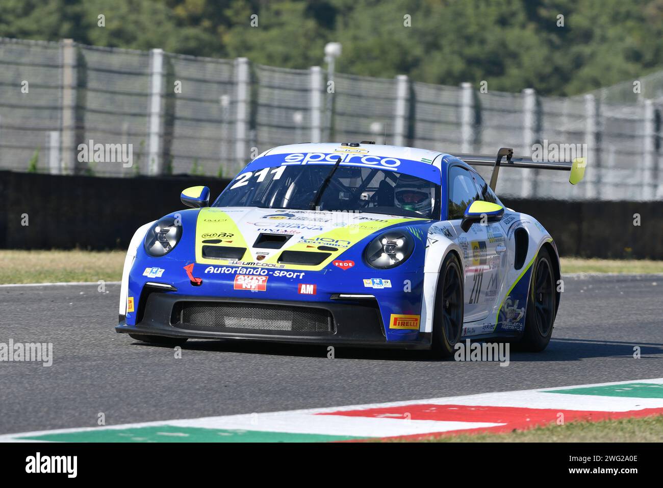 Scarperia, 29. September 2023: Porsche 992 GT3 Cup des Teams Autorlando Sport fahren von Ghezzi Giuseppe und Zanardini Mirko in Aktion während des Trainings von I Stockfoto