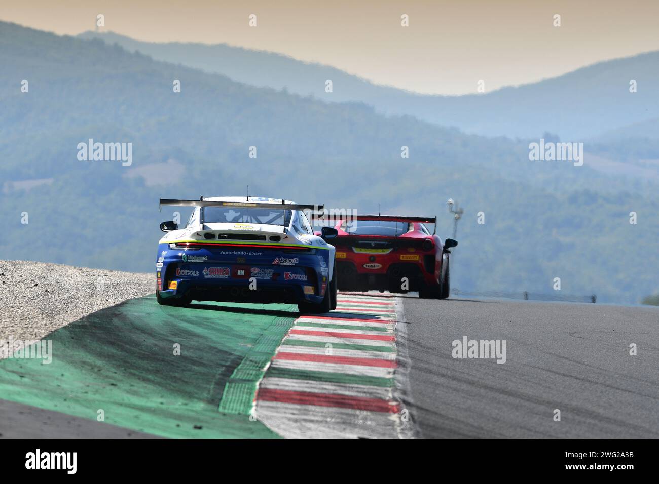 Scarperia, 29. September 2023: Porsche 992 GT3 Cup des Teams Autorlando Sport fahren von Ghezzi Giuseppe und Zanardini Mirko in Aktion während des Trainings von I Stockfoto