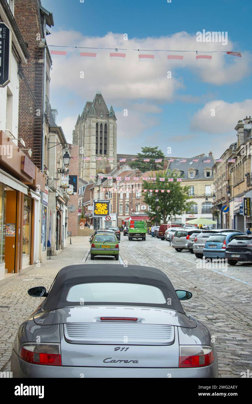 Notre Dame de Noyon, Blick vom Stadtzentrum, Noyon Oise Frankreich Stockfoto