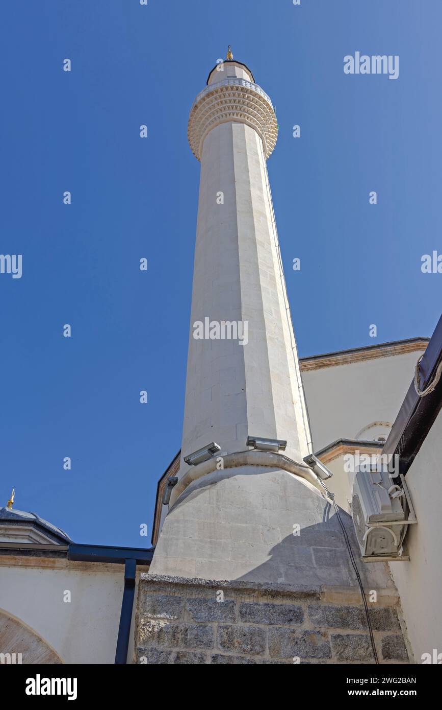 Weißer Minarettturm in der Moschee von Ali Pascha in Ohrid Mazedonien Stockfoto