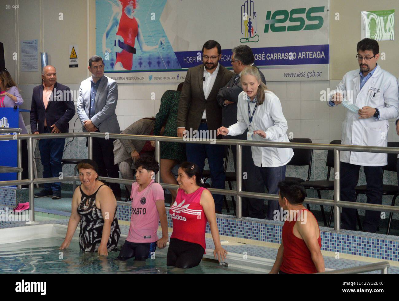 CUENCA-REAPERTURA-PISCINA REHABILITACION IESS Cuenca,Ecuador 2 de febrero de 2024 La Manana de hoy en el Hospital JosÃ Carrasco Arteaga de Cuenca se realizo la reapertura de la piscina de hidroterapia de la Unidad de Terapia Fisica y Rehabilitacion. El objetivo es complementar los programas terapÃ uticos de nuestros pacientes. La Inversion para la reapertura de la piscina fue de 4 mil dolares.La piscina tubo el mantenimiento de limpieza, Desinfektion, estudios de Agua y cambio de tuberias. SE retoma el funcionamiento despuÃ s de casi 4 anos, se cerro en marzo de 2020 en el marco de la Pandemia Stockfoto