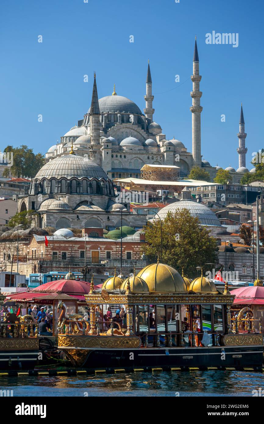 Süleymaniye-Moschee und Fisch Sandwich Restaurant Boote, Eminonu, Istanbul, Türkei Stockfoto