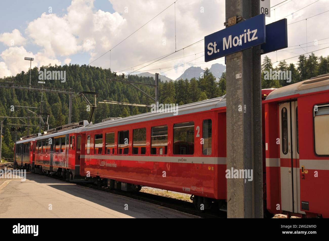 Schweizer Alpen: UNESCO-Weltkulturerbe Zugfahrten beginnt in Chur und endet in St. Moritz Stockfoto