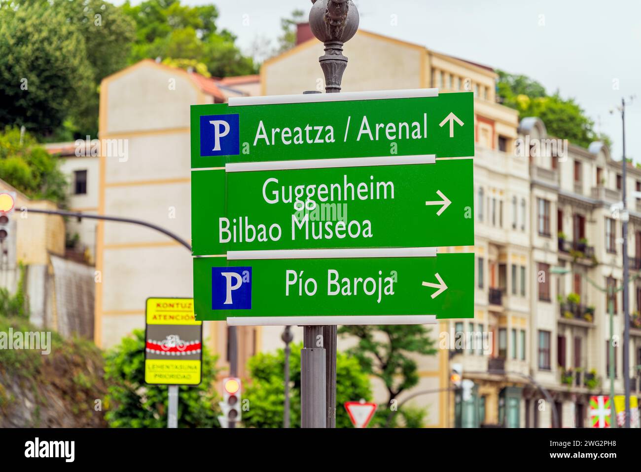 Wegweiser zum Guggenheim Museum in Bilbao Spanien Stockfoto
