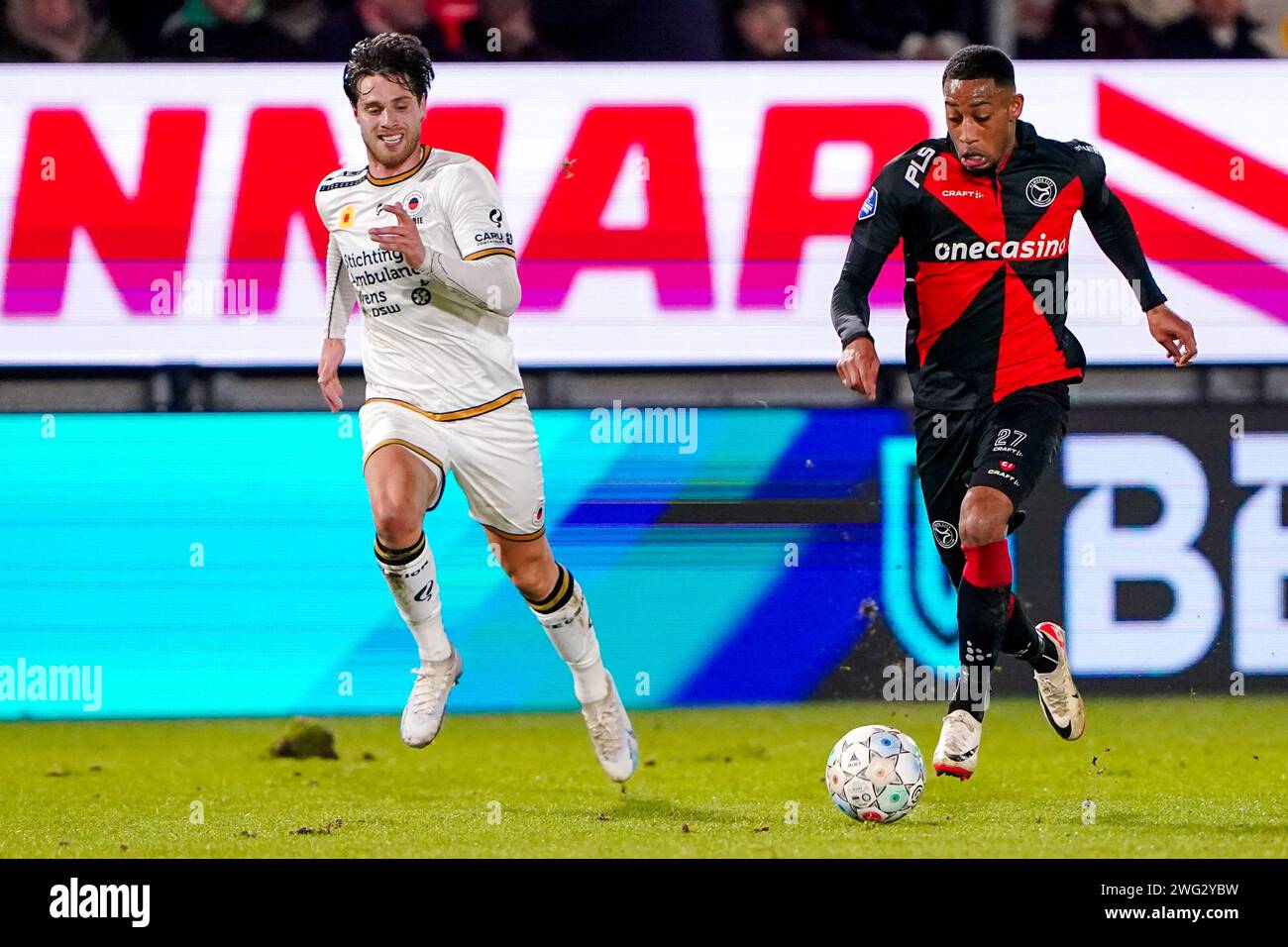 Almere, Niederlande. Februar 2024. ALMERE, NIEDERLANDE - 2. FEBRUAR: Siebe Horemans von Excelsior Rotterdam kämpft im Eredivisie-Spiel zwischen Almere City FC und Excelsior Rotterdam am 2. Februar 2024 im Yanmar Stadion in Almere, Niederlande um den Besitz. (Foto von Andre Weening/Orange Pictures) Credit: Orange Pics BV/Alamy Live News Stockfoto
