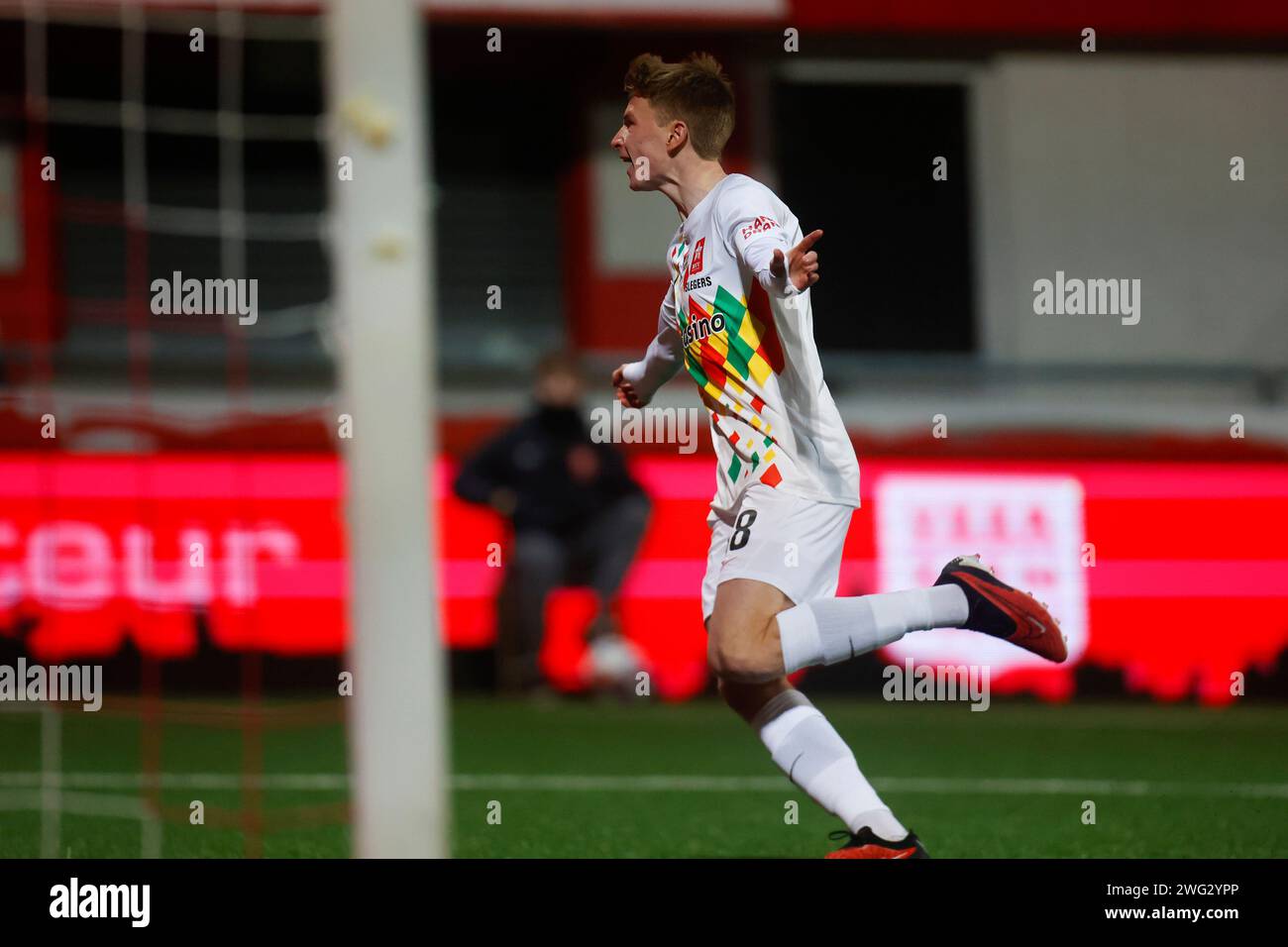 Maastricht, Niederlande. Februar 2024. MAASTRICHT, NIEDERLANDE - 2. FEBRUAR: Ferre Slegers von MVV Maastricht feiert sein Tor während des Matches MVV Maastricht zwischen Telstar am 2. Februar 2024 in de Geusselt in Maastricht, Niederlande. (Foto von Orange Pictures) Credit: dpa/Alamy Live News Stockfoto