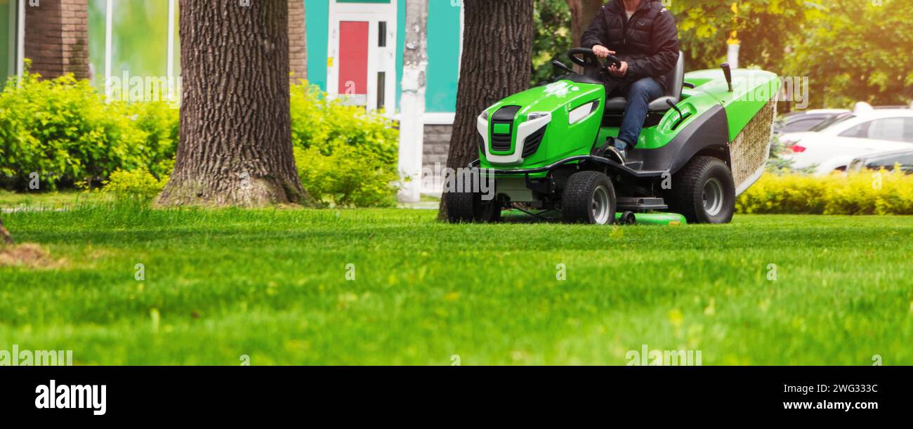 Rasenmäher traktor Fotos und Bildmaterial in hoher Auflösung Alamy