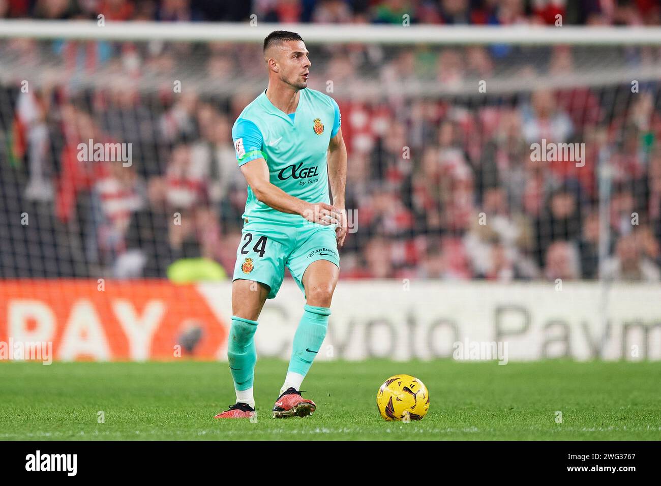 Martin Valjent von RCD Mallorca in Aktion beim LaLiga EA Sports Match zwischen Athletic Club und RCD Mallorca im San Mames Stadium am 2. Februar 2024 in Bilbao, Spanien. Quelle: Cesar Ortiz Gonzalez/Alamy Live News Stockfoto