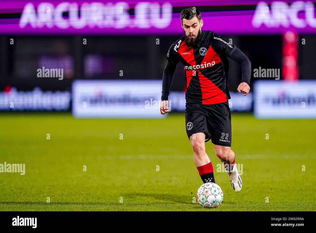 Almere, Niederlande. Februar 2024. ALMERE, NIEDERLANDE - 2. FEBRUAR: Theo Barbet vom Almere City FC spielt mit dem Ball während des niederländischen Eredivisie-Spiels zwischen Almere City FC und Excelsior Rotterdam im Yanmar Stadion am 2. Februar 2024 in Almere, Niederlande. (Foto von Andre Weening/Orange Pictures) Credit: dpa/Alamy Live News Stockfoto