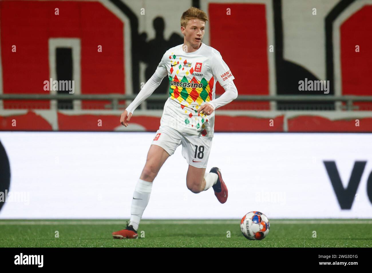 Maastricht, Niederlande. Februar 2024. MAASTRICHT, NIEDERLANDE - 2. FEBRUAR: Ferre Slegers von MVV Maastricht spielt mit dem Ball während des Matches MVV Maastricht zwischen Telstar in de Geusselt am 2. Februar 2024 in Maastricht, Niederlande. (Foto von Orange Pictures) Credit: dpa/Alamy Live News Stockfoto