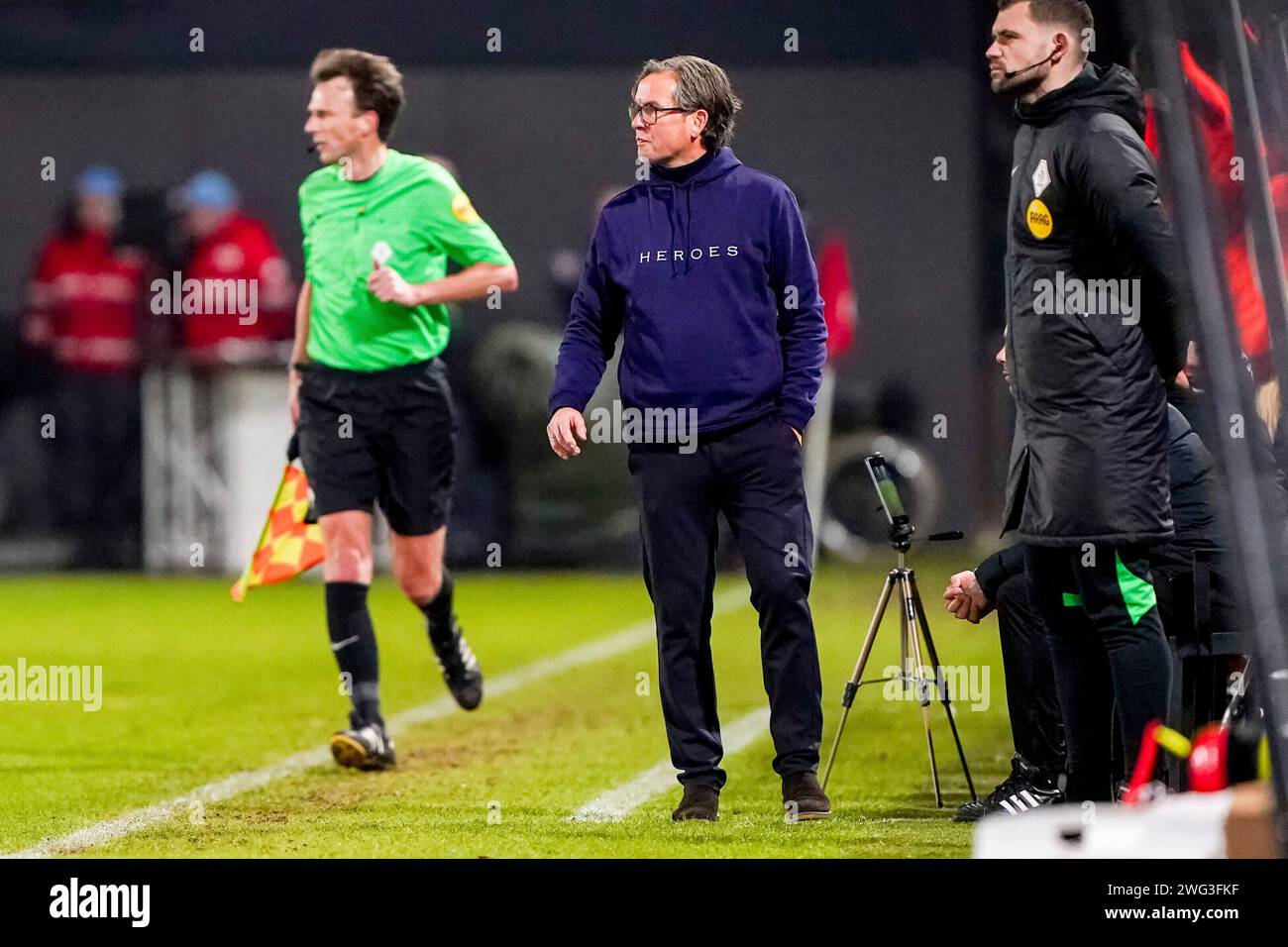 Almere, Niederlande. Februar 2024. ALMERE, NIEDERLANDE - 2. FEBRUAR: Trainer Alex Pastoor vom Almere City FC sieht beim niederländischen Eredivisie-Spiel zwischen Almere City FC und Excelsior Rotterdam im Yanmar Stadion am 2. Februar 2024 in Almere, Niederlande, an. (Foto von Andre Weening/Orange Pictures) Credit: dpa/Alamy Live News Stockfoto
