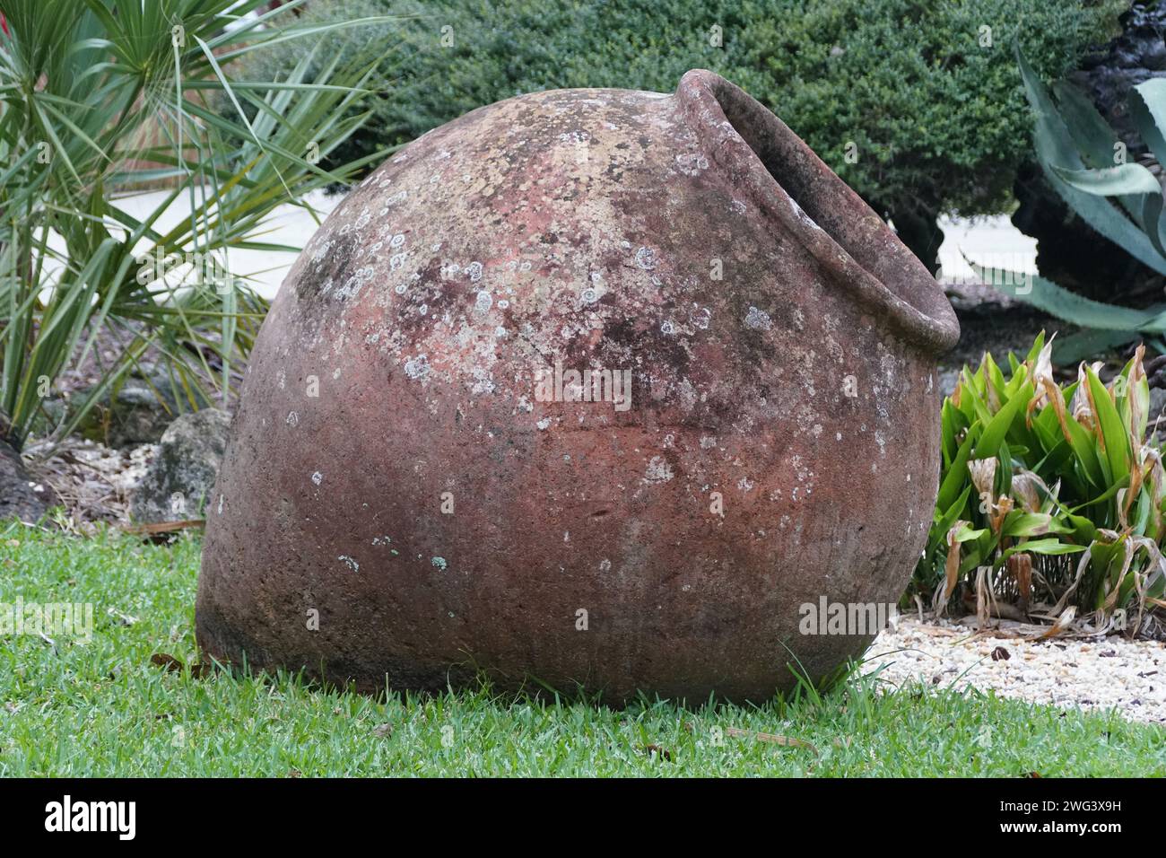 Nahaufnahme des großen Tongefäßes am Brunnen des archäologischen Jugendparks in St. Augustine, Florida, USA Stockfoto