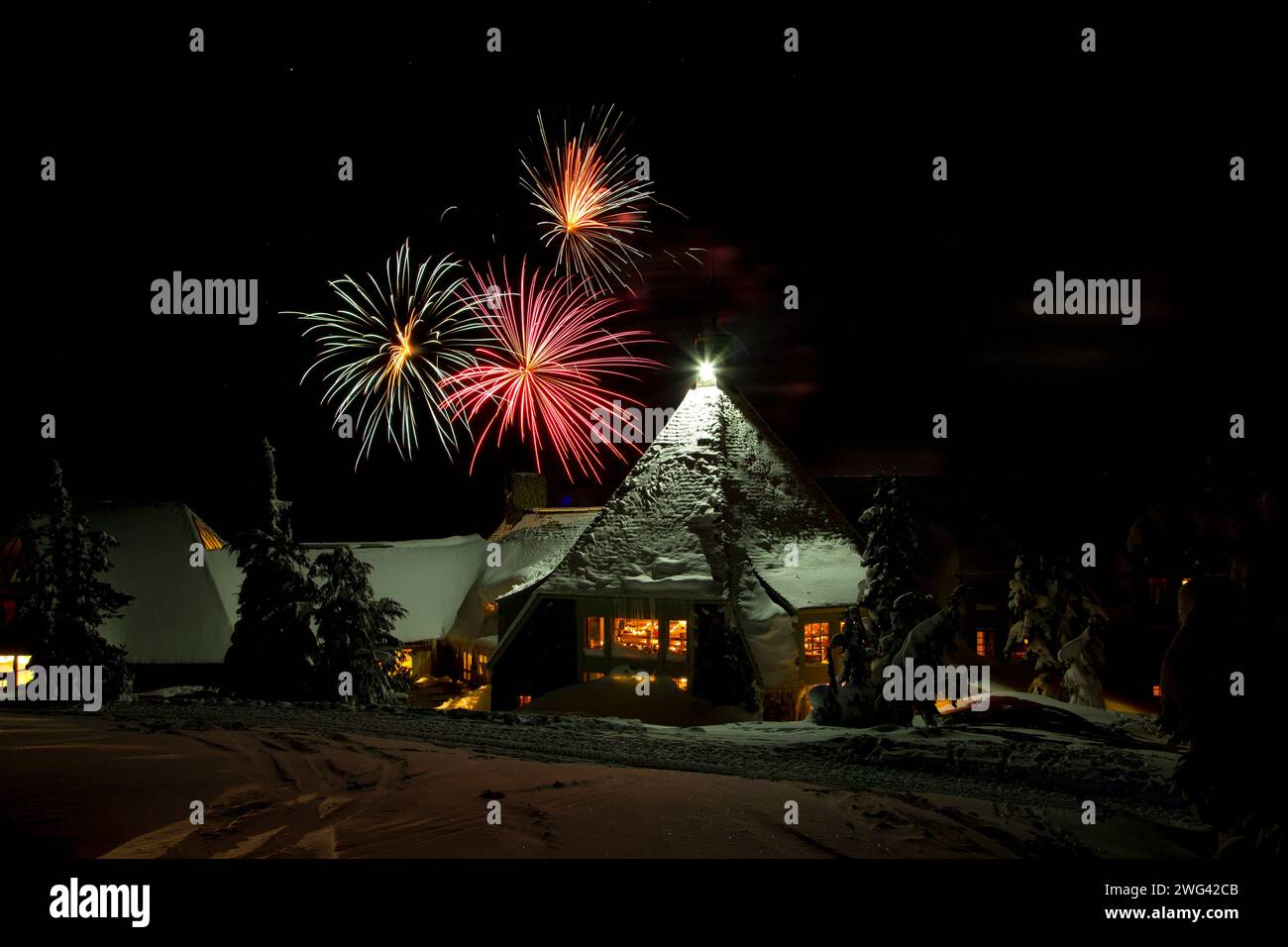 Feuerwerk über Timberline Lodge, Mt. Hood National Forest, Oregon Stockfoto