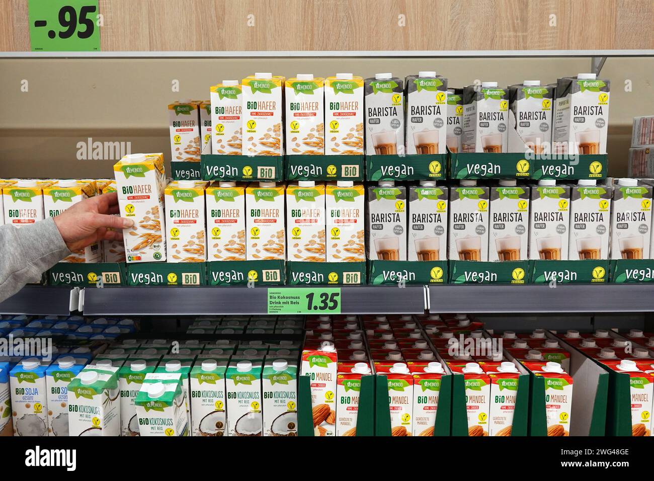 Vegane pflanzliche Milch im Laden Stockfoto
