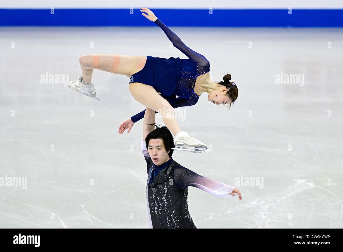 Shanghai, China. Februar 2024. Yuchen WANG & Lei ZHU (CHN), während der Freilauf-Paare, bei der ISU Four Continents Eiskunstlauf-Meisterschaft 2024, im SPD Bank Oriental Sports Center, am 3. Februar 2024 in Shanghai, China. (Foto: Raniero Corbelletti/AFLO) Credit: Aflo Co. Ltd./Alamy Live News Stockfoto