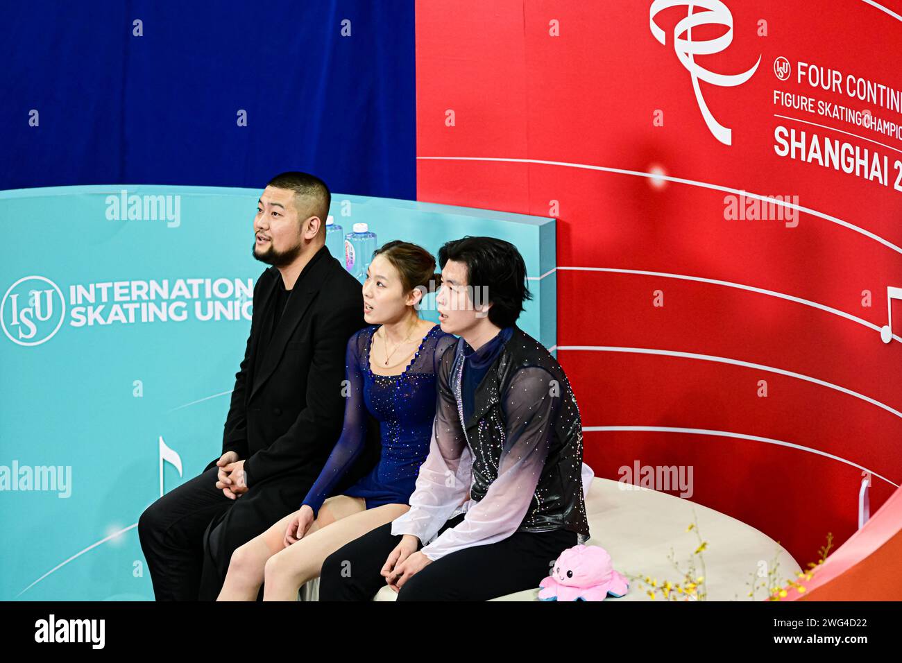 Shanghai, China. Februar 2024. Yuchen WANG & Lei ZHU (CHN), bei Kiss & Cry, beim Pairs Free Skating, bei den ISU Four Continents Eiskunstlauf-Meisterschaften 2024, im SPD Bank Oriental Sports Center, am 3. Februar 2024 in Shanghai, China. (Foto: Raniero Corbelletti/AFLO) Credit: Aflo Co. Ltd./Alamy Live News Stockfoto