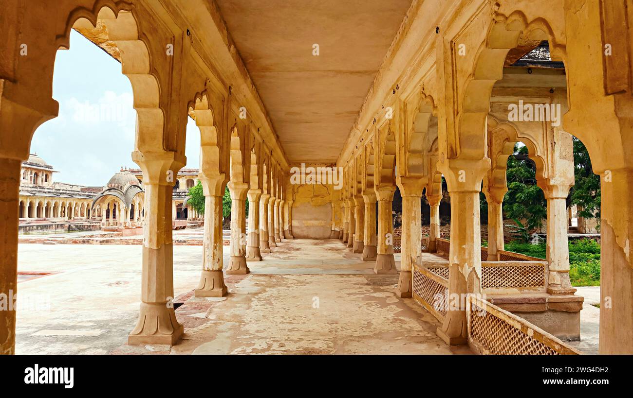 Blick auf Hawa Mahal im Inneren des Nagaur Fort oder Ahhichatragarh Fort Palace, Rajasthan, Indien. Stockfoto
