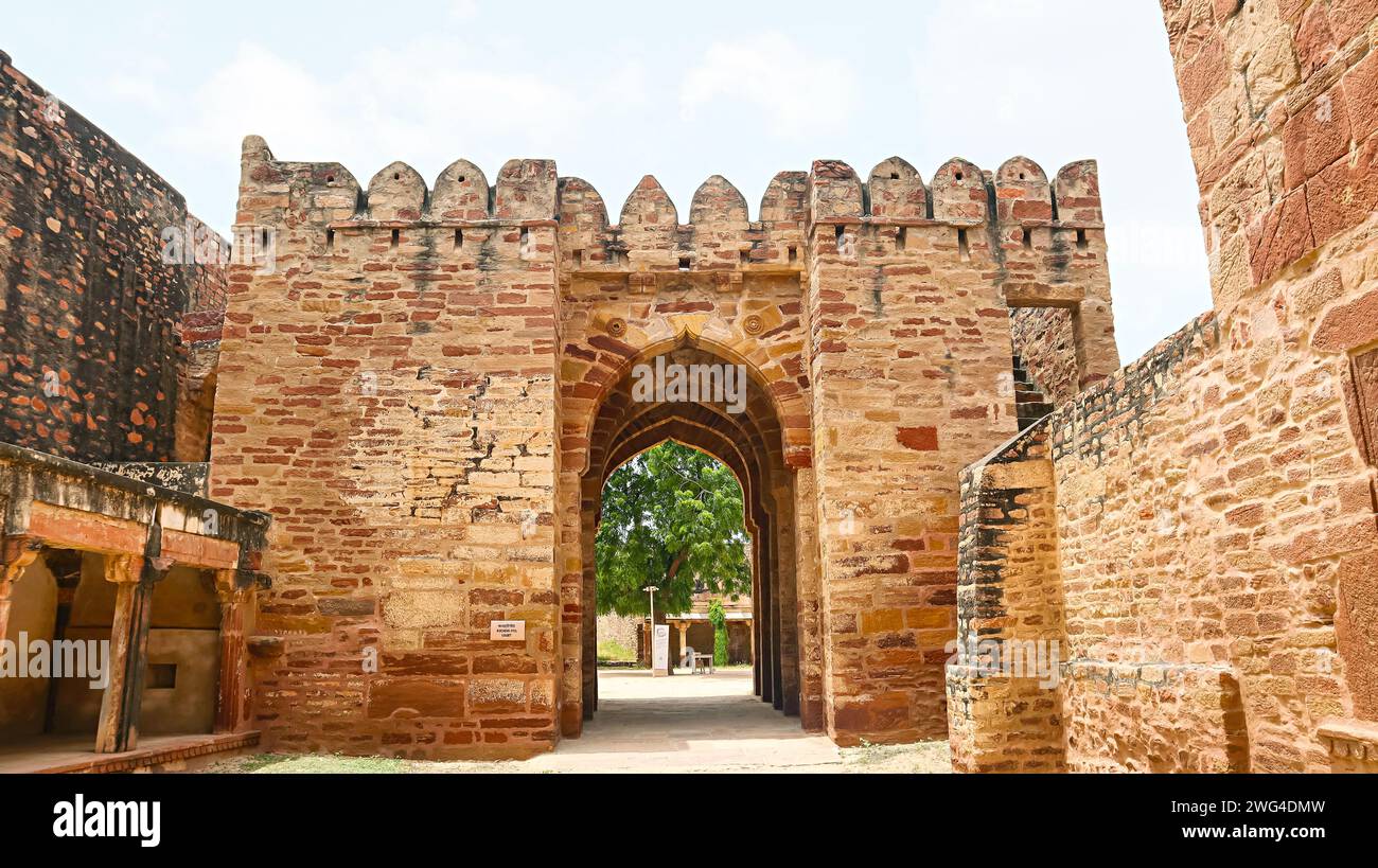 INDIEN, RAJASTHAN, NAGAUR, August 2023, Kacheri Pol, zweiter Eingang von Fort, Nagaur Fort oder Ahhichatragarh Fort. Stockfoto