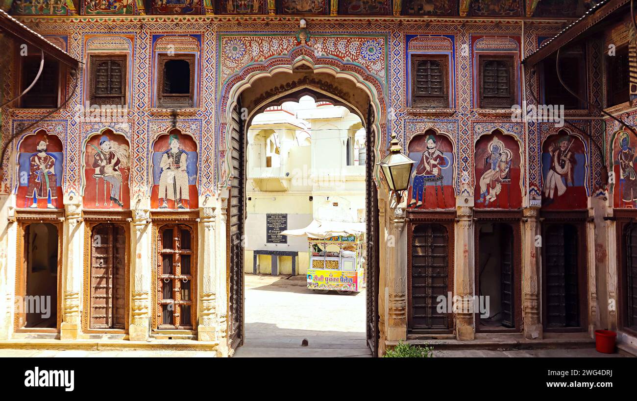 Gemälde von Rajputana Königen an der Mauer des Kamal Morarka Haveli Museum, Nawalgarh, Rajasthan, Indien. Stockfoto