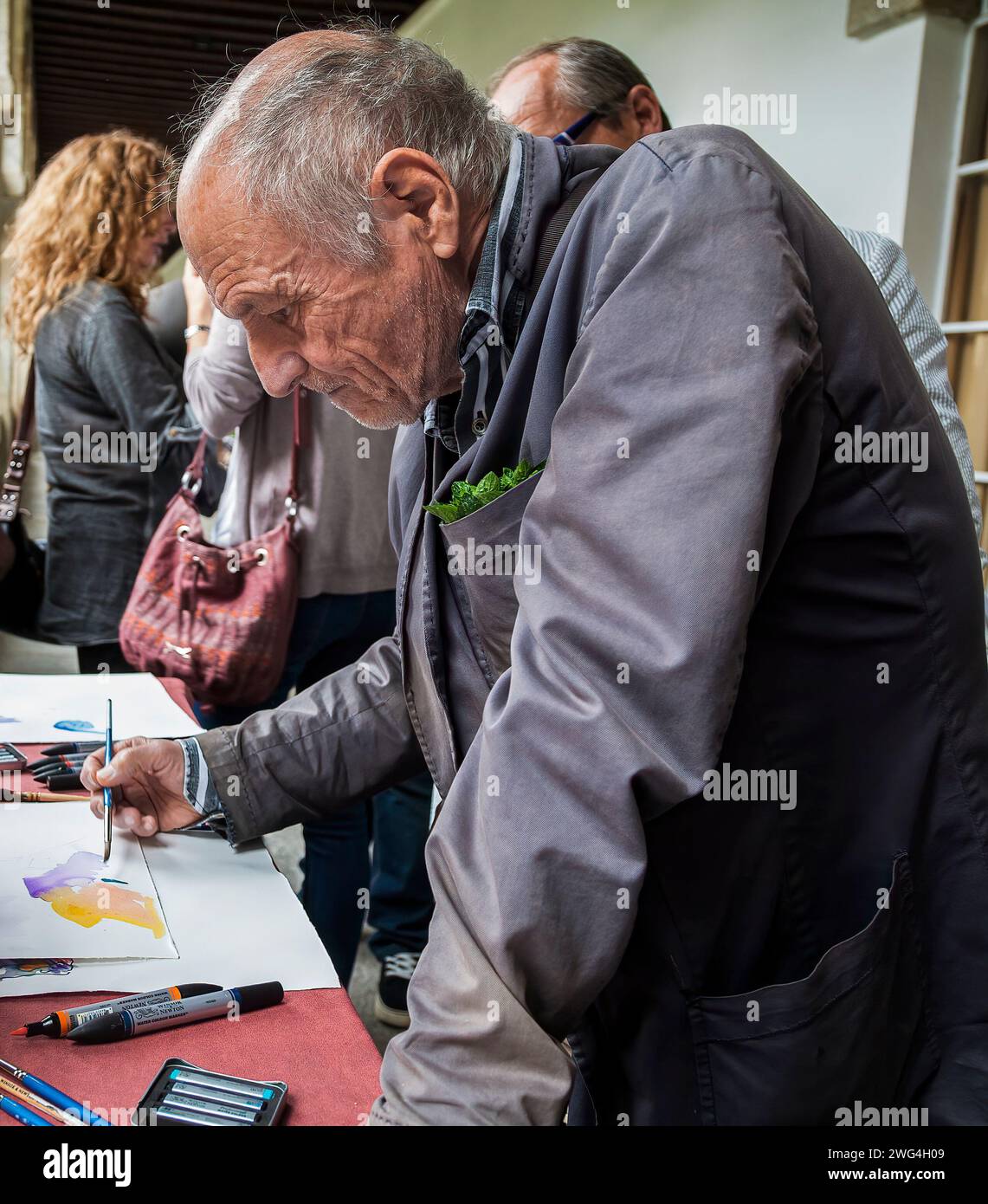 Bild des spanischen Malers und Bildhauers Antonio Lopez, Gemälde auf Papier und drinnen. Stockfoto