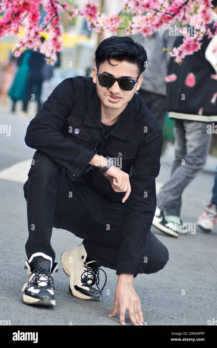 5999+ [stylischer Attitude Boy | New Whatsapp DP | Instagram & FB Profil Bild] - kostenlose 2024 Cute Boy Premium High Res Stockfotos auf Alamy herunterladen Stockfoto