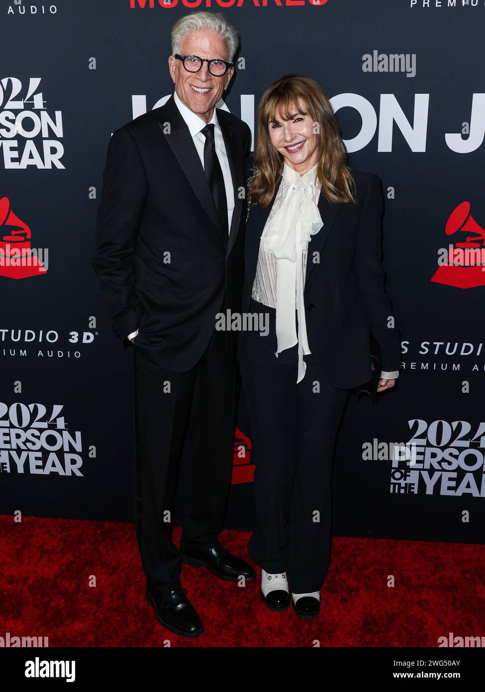 Los Angeles, Usa. Februar 2024. LOS ANGELES, KALIFORNIEN, USA - 2. FEBRUAR: Ted Danson und seine Frau Mary Steenburgen treffen am 2. Februar 2024 im Los Angeles Convention Center in Los Angeles, Kalifornien, USA bei der MusiCares Person of the Year 2024 ein, die Jon Bon Jovi ehrt. (Foto: Xavier Collin/Image Press Agency) Credit: Image Press Agency/Alamy Live News Stockfoto