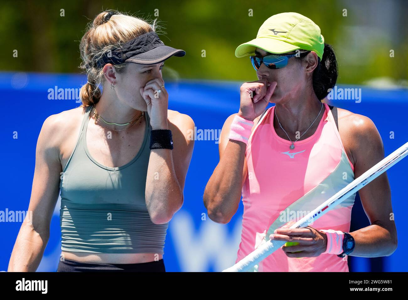 Astra Sharma (Australien) und Kaylah McPhee (Australien) während des Doppelfinales des Canberra International WTA 125 Turniers 2024 Stockfoto