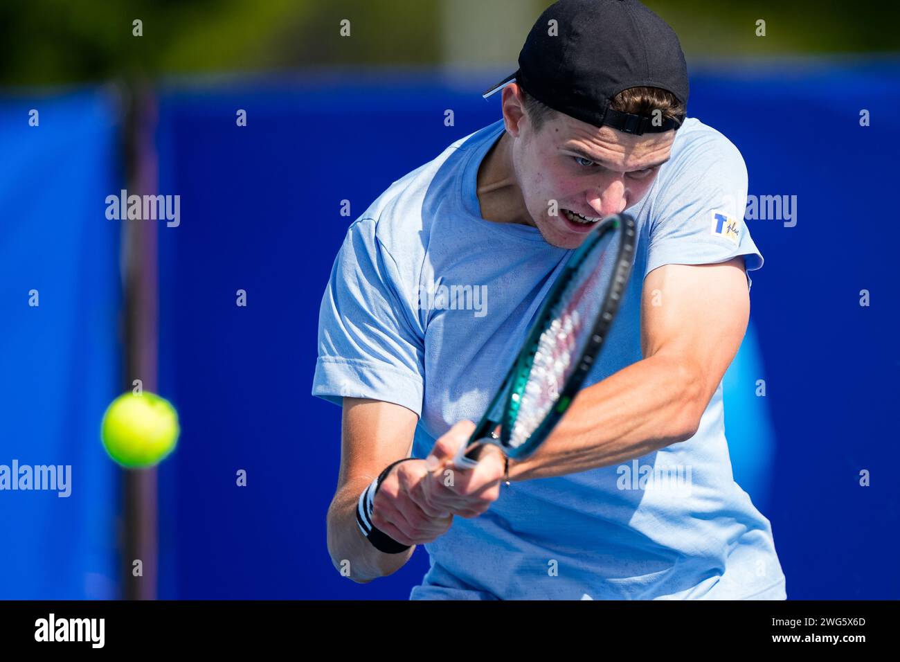 Jakub Mensik aus der Tschechischen Republik im Kampf gegen Dominik Koepfer aus Deutschland im Finale des Canberra International ATP 125 Turniers 2024 Stockfoto