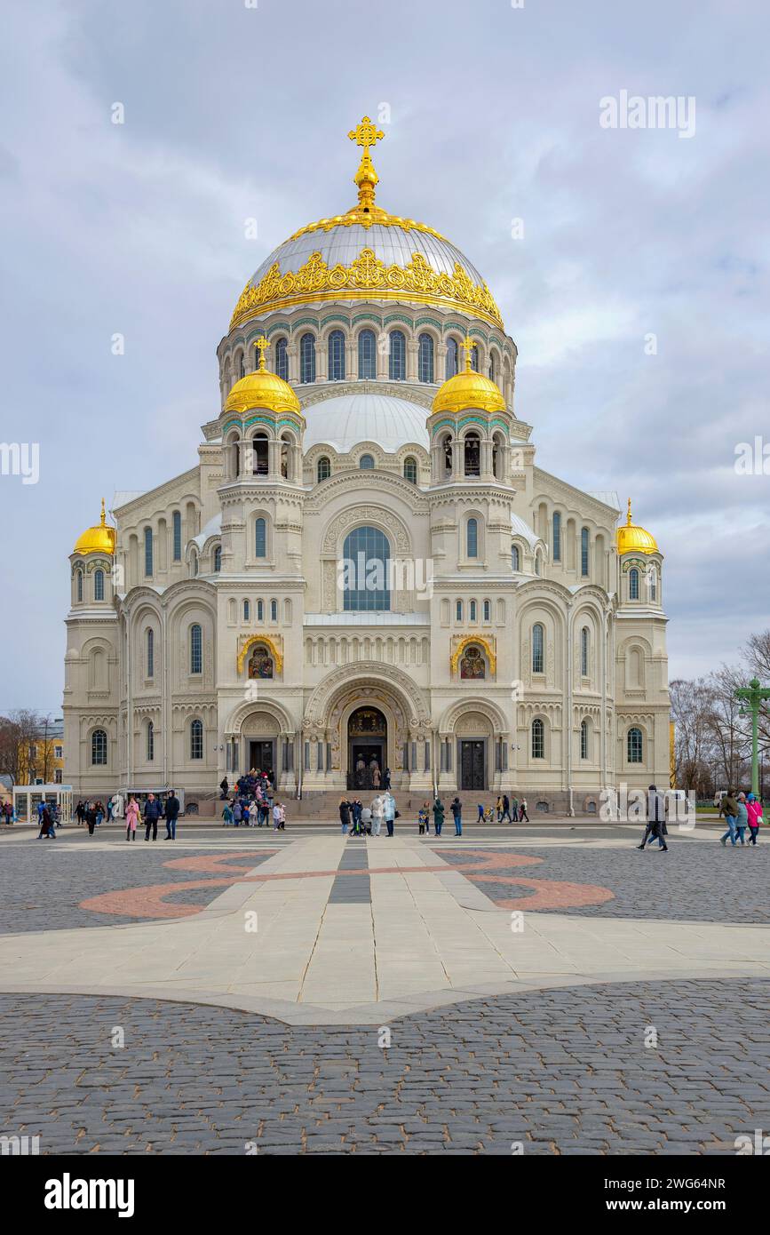 KRONSTADT, RUSSLAND - 01. MAI 2022: MARINESTADT Nahaufnahme der Nikolaus-Kathedrale. Kronstadt, Russland Stockfoto