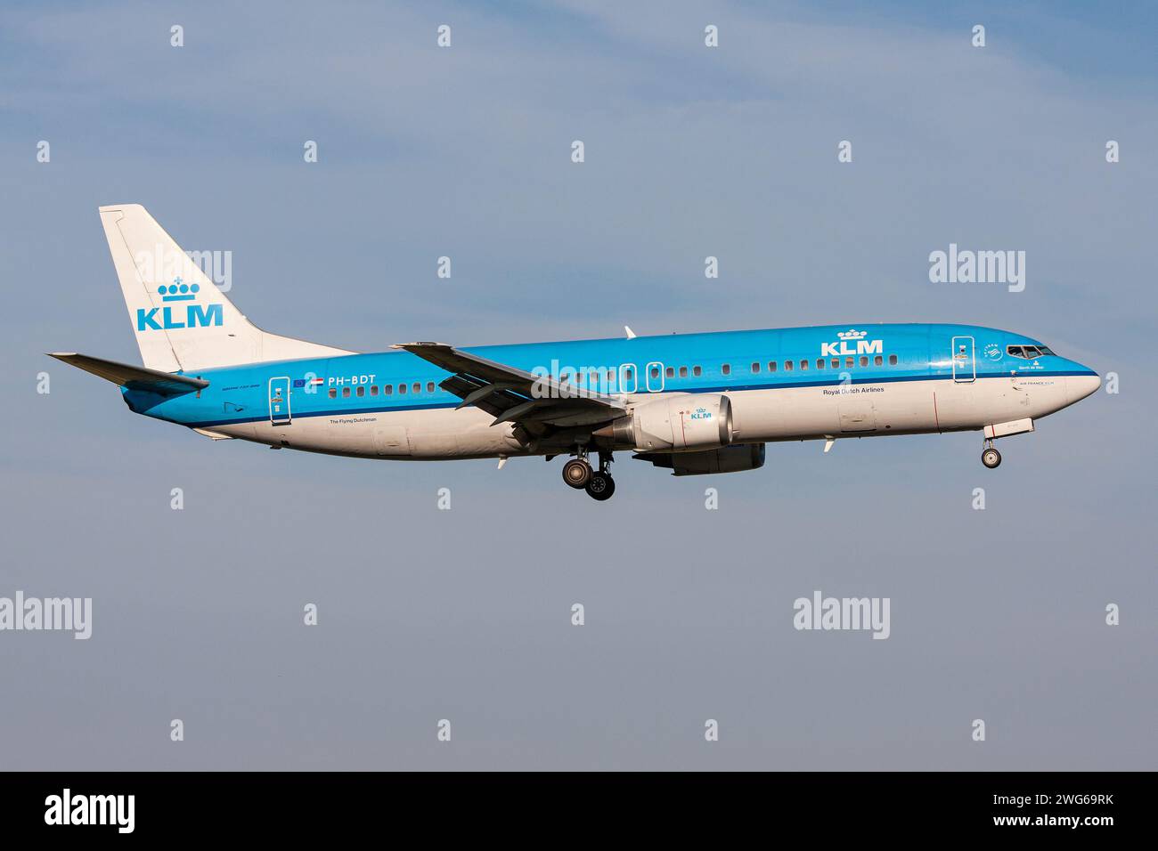 Niederländische KLM Boeing 737-400 mit Registrierung PH-BGT im Finale für Amsterdam Airport Schiphol Stockfoto