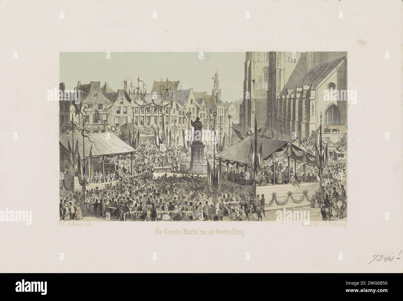 Grote Markt nach der Enthüllung der Statue von Laurens Coster, 1856, 1856 Print View of the Grote Markt in Haarlem nach der Enthüllung der Statue von Laurens Coster, 15-17. Juli 1856. Teil einer Serie von sechs Aufzeichnungen über Festlichkeiten rund um die Enthüllung der Statue. Druckerei: Niederlandsprinter: Das Haager Papierdenkmal, Statue. Ich freue mich bei besonderen Anlässen, Haarlem. Großer Markt Stockfoto