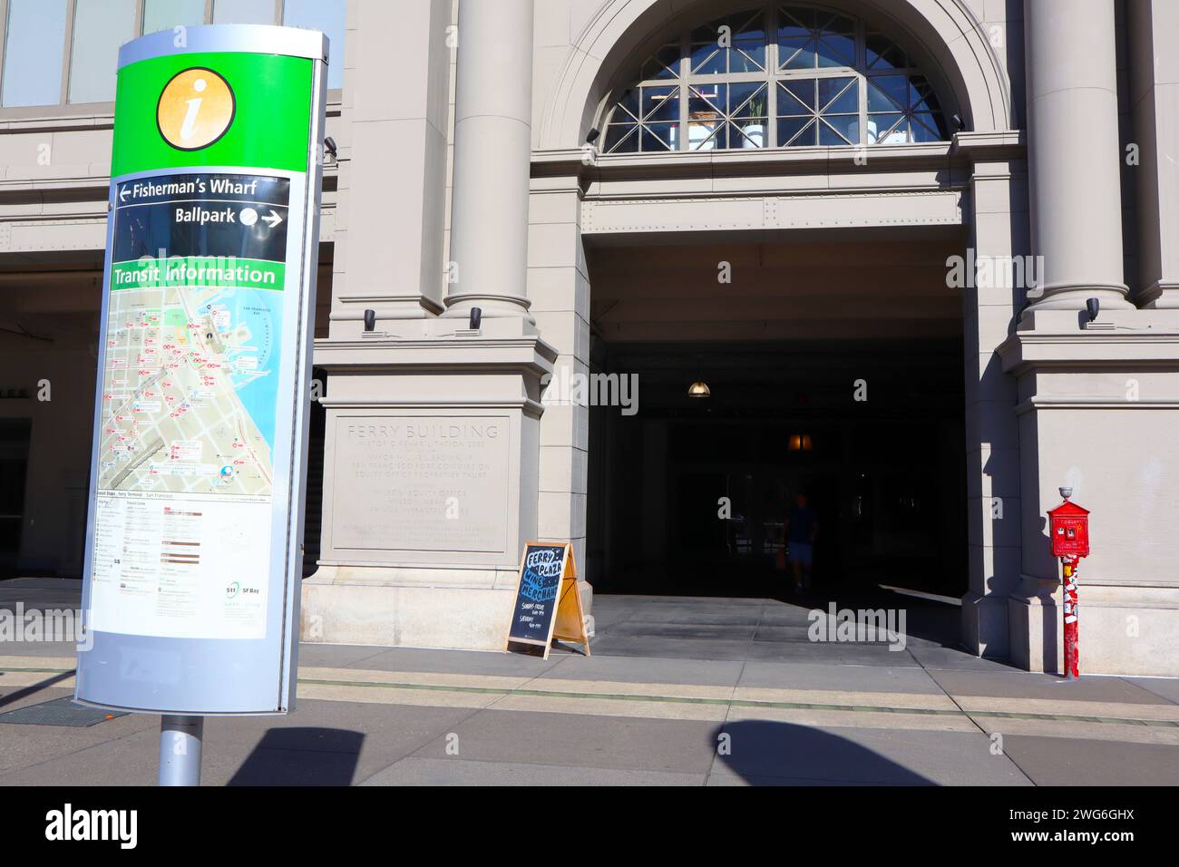 San Francisco, Kalifornien: Marktplatz und Fähren am Ferry Building Stockfoto