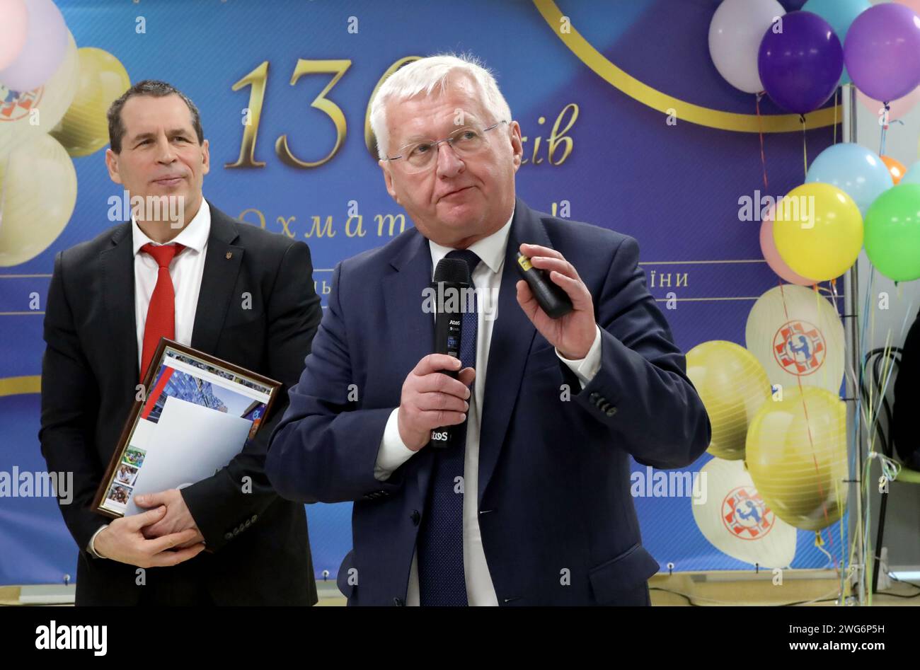 Nicht exklusiv: KIEW, UKRAINE - 01. FEBRUAR 2024 - Direktor des Pomnik-Centrum Zdrowia Dziecka Instituts Marek Migdal spricht während der Feier Stockfoto